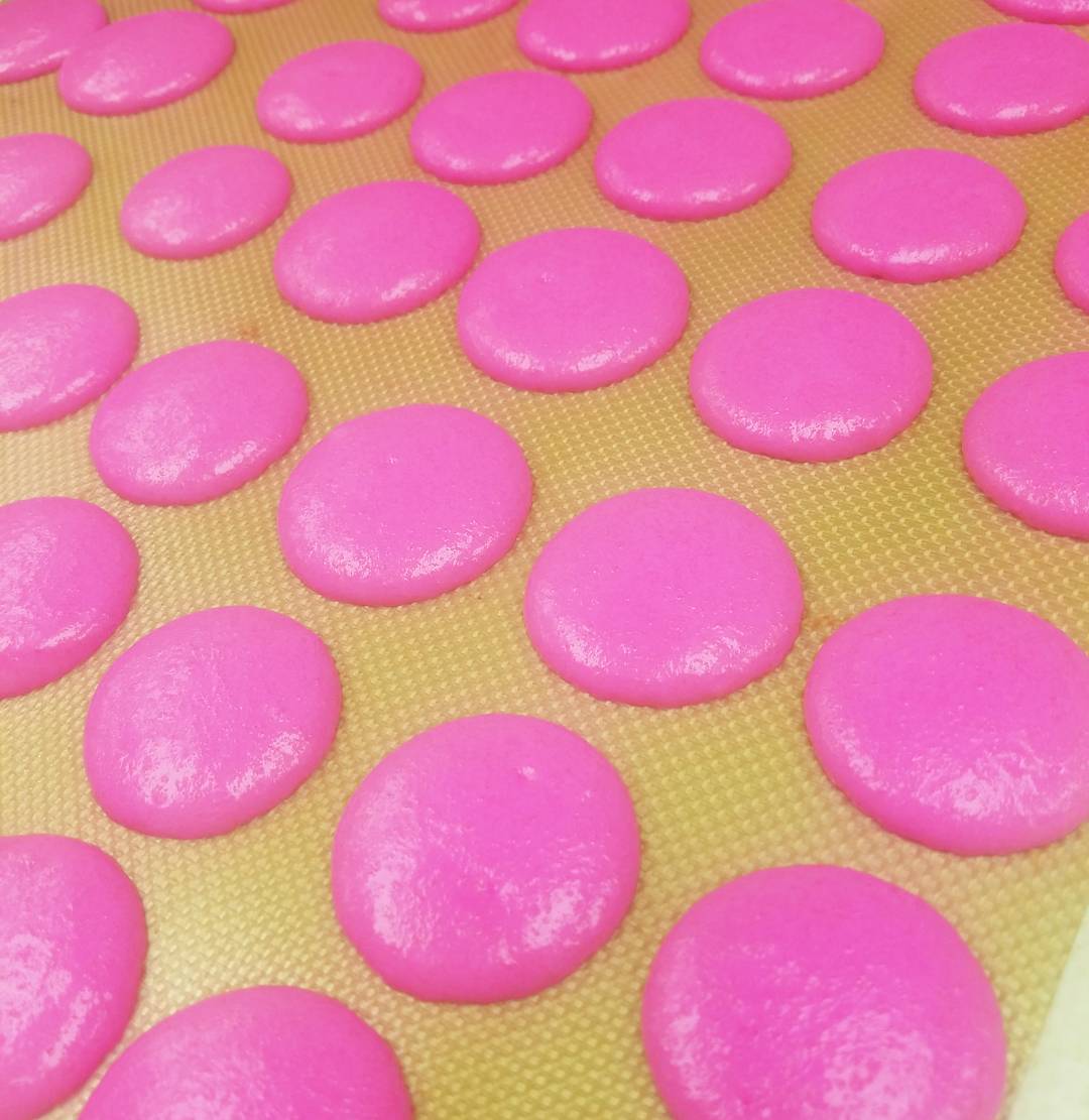 Hot Days Hot Pink Macarons…Enter our Throw Back Macarons!!! @bellekitchenokc @bellekitchendd #macaron