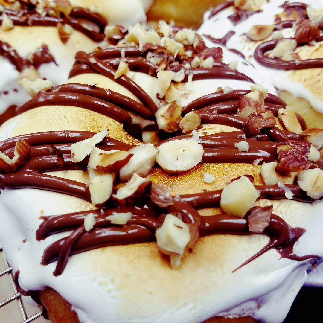 Nutella S’Mores…this weeks Special Topped ❤️❤️❤️ @bellekitchenokc #doughnut #nutella #hazelnuts #marshmallows #doughnuts #donut #donuts #okc #fresh #real #handmade #mio #okcweddings #igers #eeeeeats #f52grams #instagram #warm #bonappetit #buzzfeed #travelchannel #keepitlocalok #zagat #bellekitchen #saveur #food #foodie #insta #nom #nomnom