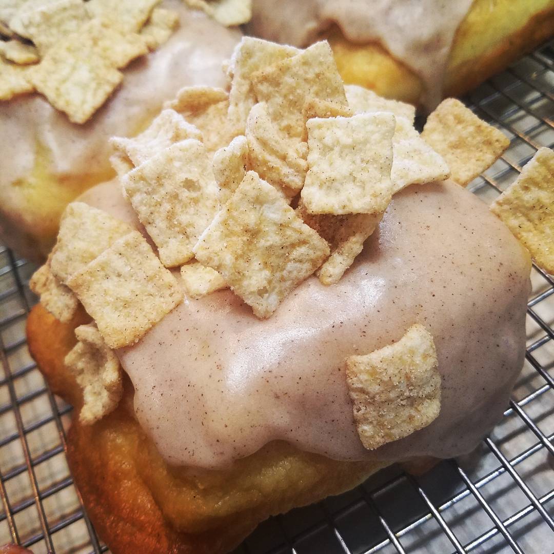 Cinnamon Toast Crunchy Goodness…who needs milk 👍
@bellekitchenokc #doughnut #cinnamon #cereal #doughnuts #donut #donuts #okc #fresh #real #handmade #eeeeeats #f52grams #instagram #bonappetit #buzzfeed #travelchannel #keepitlocalok #zagat #bellekitchen #saveur #food #foodie #insta #pic #pretty #instagood #yum #yummy #yes