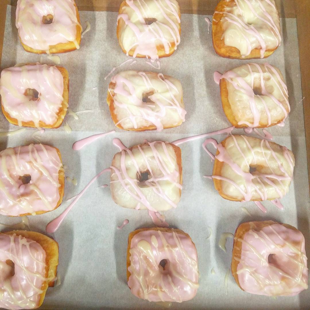 Off to a Shower!!! Pretty in Pink!
@bellekitchenokc #doughnut #event #baby #shower #drizzle #cute #pretty #donut #donuts #doughnuts #fresh #real #handmade #eeeeeats #f52grams #instagood #instafood #beautiful #bellekitchen #nom #yummy #foodie #foodpic #foodpics #buzzfeedfood