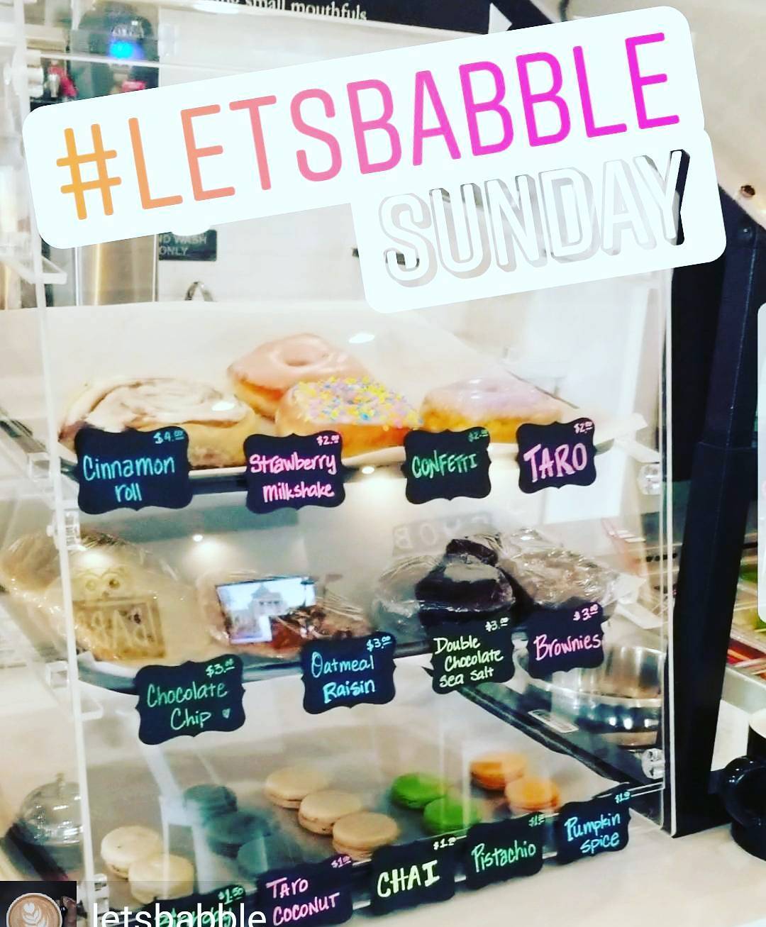 I love @letsbabble…I was jazzed when they opened up! Such an awesome and unique self-serve…yes… self serve…Bubble Tea! Imagine this…a whole bar of Boba, Tapioca, Jellies and Seeds and you get to create, make & enjoy! 
Now you can snag Belle Macarons and goodies in their super cute shop that’s open late 👍 for that anytime bubble tea, coffee & macaron craving!
@bellekitchenokc @letsbabble #okc #oklahomacity #Oklahoma #bubbletea #boba #macaron #macarons #visitokc #keepitlocalok