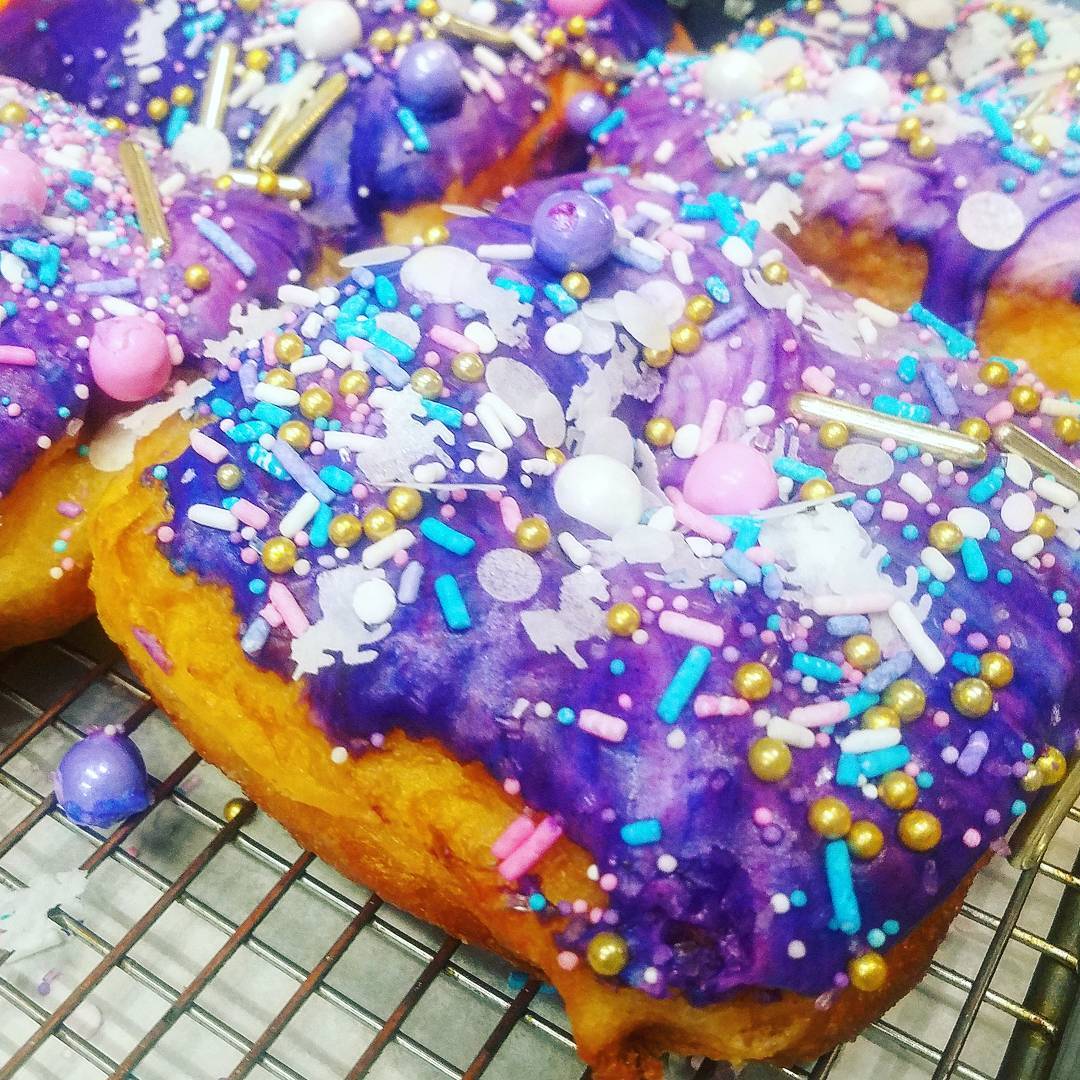 Unicorns are at Belle!!!
@bellekitchenokc #unicorn#doughnut #doughnuts #donut #donuts #okc #fresh #real #handmade #eeeeeats #f52grams #instafood #zagat #instagood #foodography #foodpic #sprinkles #glitter #bellekitchen
