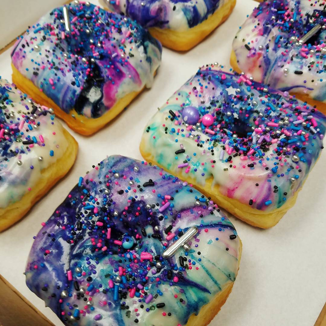 You won’t need to go to a Galaxy Far Far Away to get these Doughnuts!
@bellekitchenokc #doughnut #galaxy #sprinkles #donut #donuts #doughnuts #donutscookiesandcream #doughnutsanddeadlifts #StarWars #fresh #real #handmade #eeeeeats #f52grams #instagood #instafood #delicious #zagat #foodie #foodpics #beautiful #bellekitchen