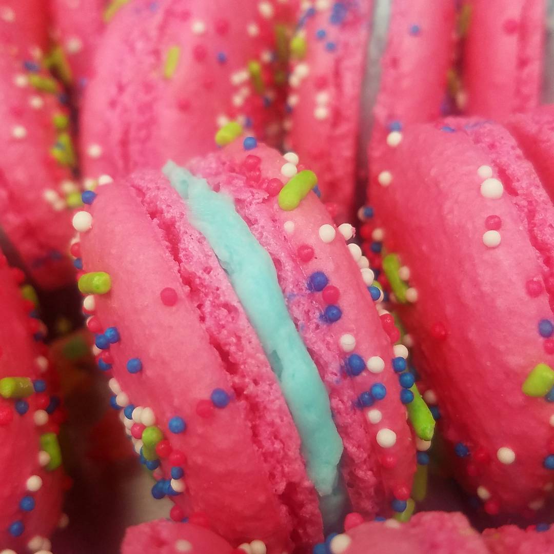 GIVEAWAY!!! I think it’s time to give away some super fun Macs!

Like and Tag your macaron loving buddy and you and your Bestie will each get a 6 pack of Bubblegum Macarons!!! EXTRA!!! If your Bestie follows us you get an extra entry!!! Ends midnight tonight!!! @bellekitchenokc #FREE #macaron #macarons #fun #win #yes #instamacaron #dessert #yummy #nomnom #beautiful #bellekitchen