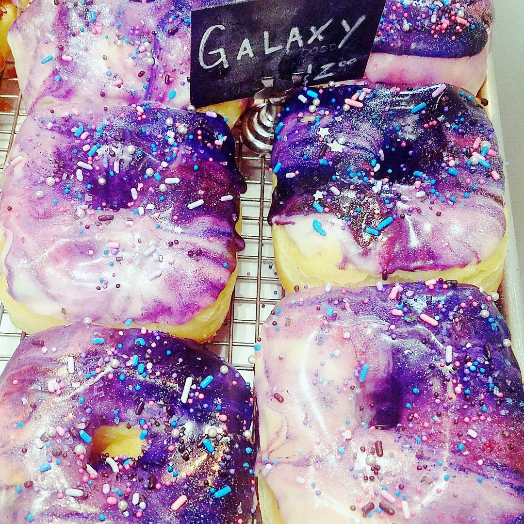 Not so far, far away…your own piece of the Galaxy here at Belle!
@bellekitchenokc #doughnut #doughnuts #donut #donuts #okc #fresh #real #handmade #eeeeeats #f52grams #instafood #food #foodie #donutscookiesandcream #donutsanddeadlifts #Galaxy #StarWars #sprinkles #glitter #keepitlocalok #yummy #foodpics #beautiful #bellekitchen