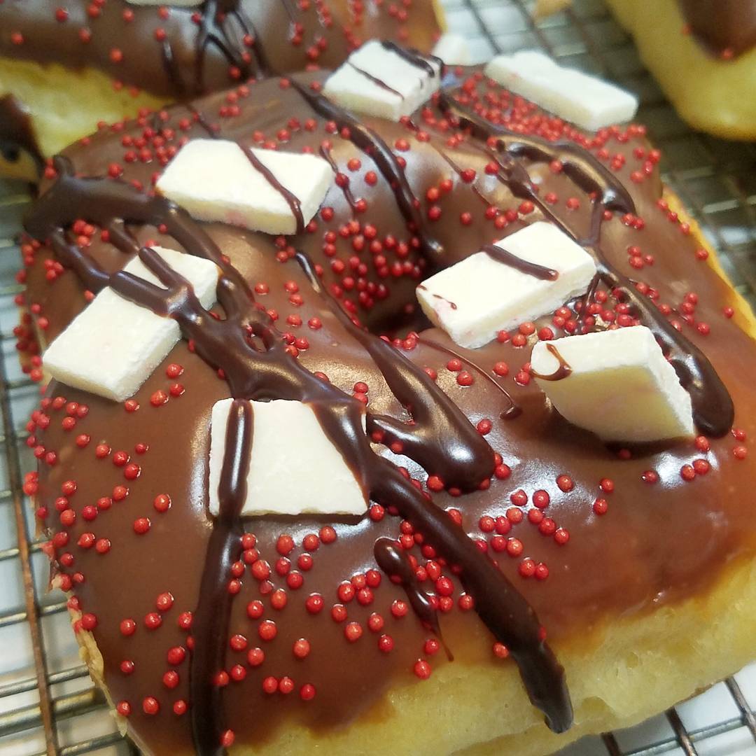 Ok. Triple Chocolate Mint Ganache. CELEBRATE!

@bellekitchenokc #doughnut #doughnuts #donut #donuts #okc #fresh #real #handmade #eeeeeats #f52grams #instafood #food #foodie #foodandwine #keepitlocalok #yummy #chocolate #Christmas #foodpics