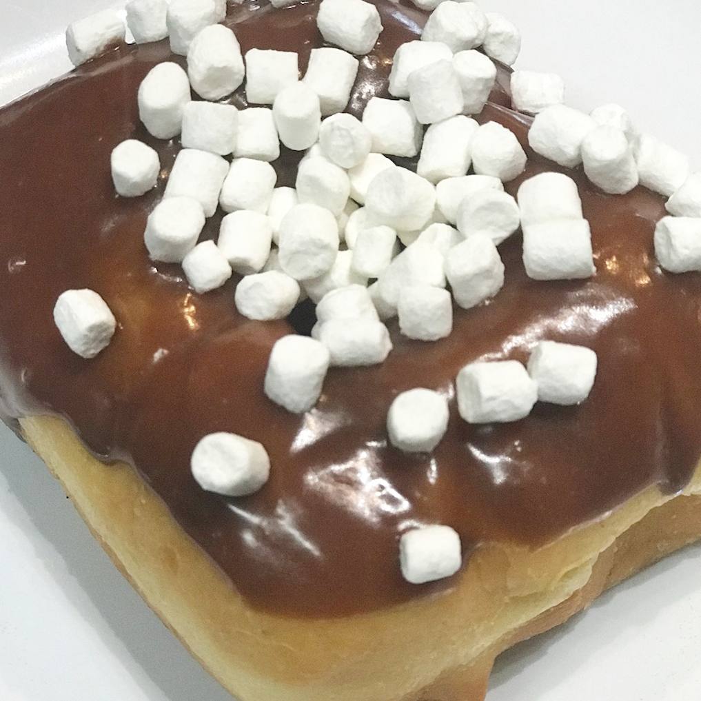 Hot Chocolate…Belgian milk chocolate and those yummy marshmallows all in one delicious bite!
@bellekitchenokc #doughnut #doughnuts #donut #donuts #okc #fresh #real #handmade #chocolate #marshmallow #delicious #zagat #bellekitchen #keepitlocalok #saveur #food #foodie #instafood #instagood