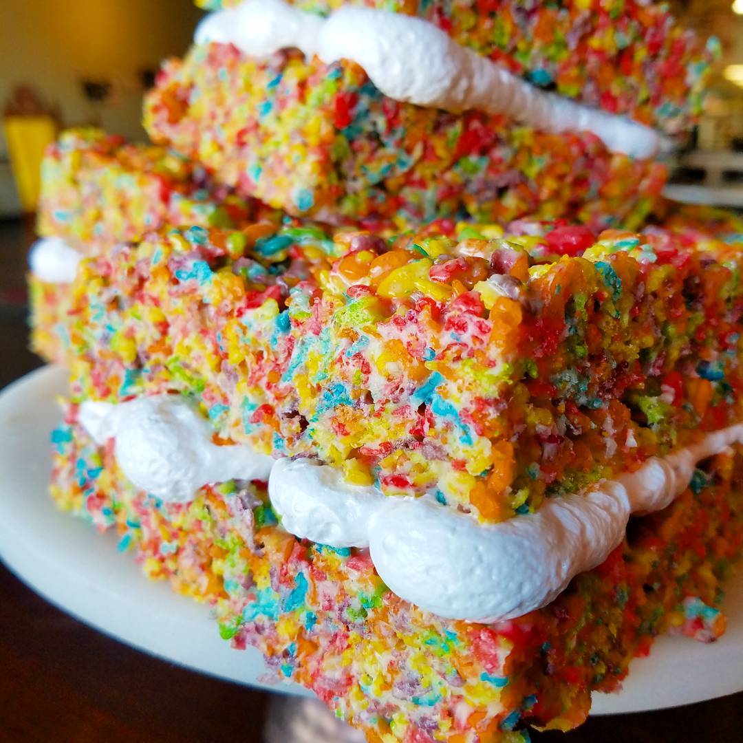 Fruity Pebbly Fluffy Deliciousness.
@bellekitchenokc #fruitypebbles #color #rainbow #sprinkles #fluff #marshmallow #breakfast #dessert #pastry #foodporn #instafood #yummy #love #beautiful #bellekitchen #nom #eeeeeats #zagat