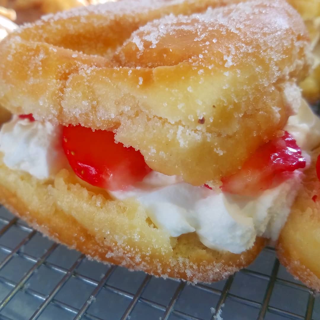 Strawberries and Cream! Now.
@bellekitchenokc #doughnut #doughnuts #donut #donuts #okc #fresh #real #whipped #whippedcream #strawberries #beautiful #bellekitchen