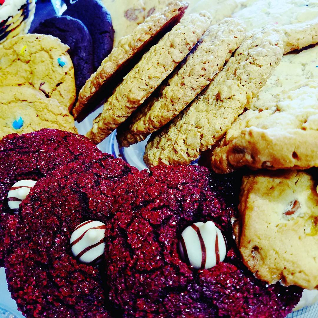 What’s missing? Here is our cookie stable: dbl chocolate, red velvet, confetti, m&m oatmeal & choco chip…
🥛
What should we add? 🤔
🥛
@bellekitchenokc #pastry #cookie #cookies