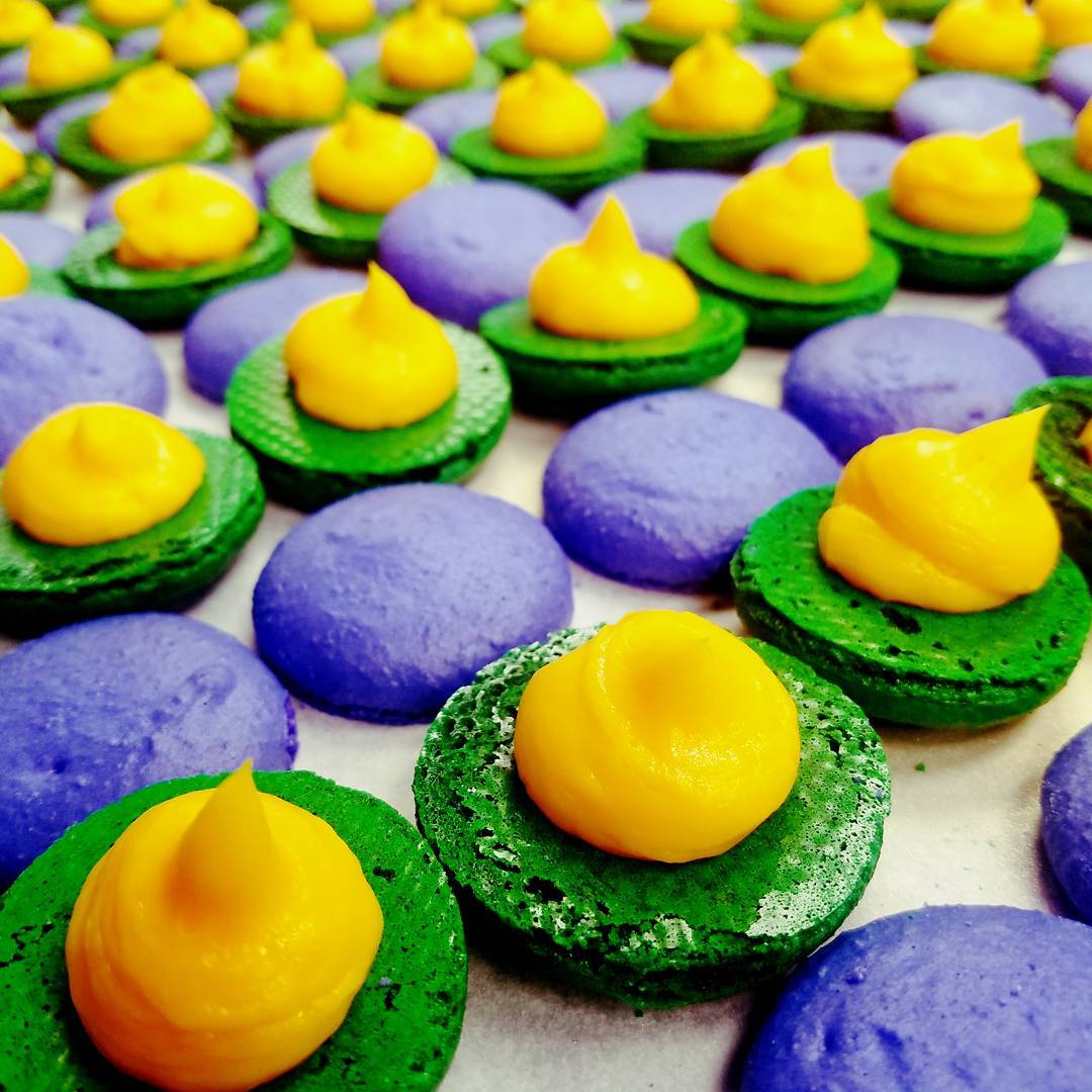 Did you know that Mardi Gras is the day before Valentine’s Day?…so we are mixin’ it up here at Belle with the Hearts and Beads!
💖
We will have a limited run of the Mardi Gras Macarons so please order ahead 405 430 5484
@bellekitchenokc #macaron #macarons #yum #MardiGras #green #purple #yellow #fattuesday #keepitlocalok #foodporn #foodie #okc #yummy #nomnom #zagat #NewOrleans #instagood #instafood #beautiful #bellekitchen