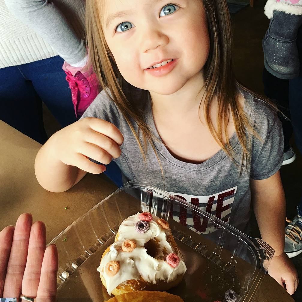 Mommy & Me Bake and Take…ALWAYS a super fun time! Every month! ❤️
We love the kiddos!
❤️
Simple Ingredient Treats, Books, Games and fab coffee…kid friendly…approved by moms!
❤️
@bellekitchenokc @bellekitchendd #kidpics #momsdayout #okc #okcmoms #okcmom #doughnut #doughnuts #donut #donuts #okc #fresh #real #simple #handmade #visitokc #instafood #Kids #beautiful #bellekitchen