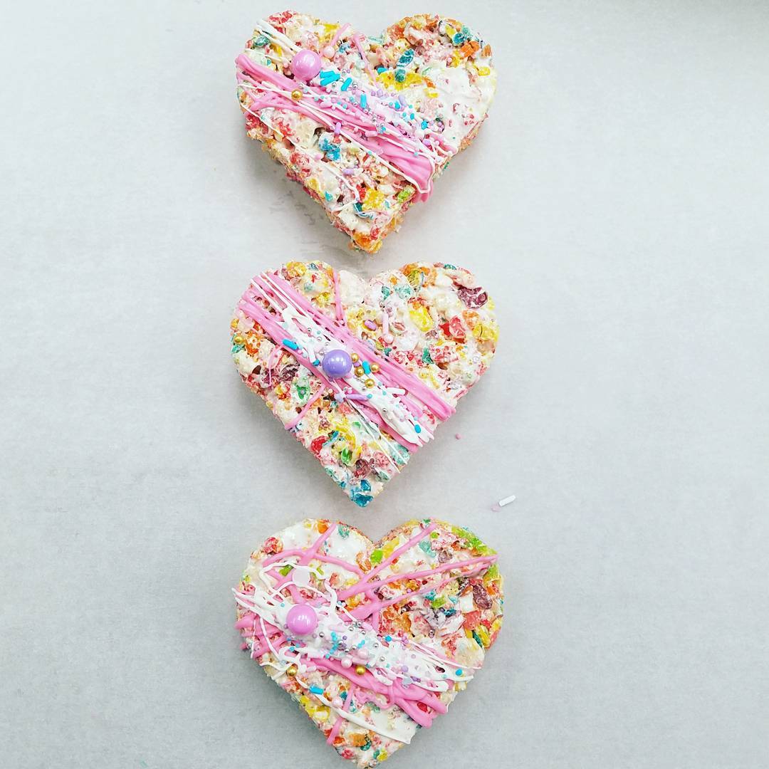 3 Michelin Hearts.
@bellekitchenokc #pastry #ricekrispy #heart #bemine #ido #beautiful #bellekitchen #nom #eeeeeats #f52grams #bonappetit #zagat #buzzfeedfood #mio #visitokc #travelok #yummy #pink #red #sprinkles #ValentinesDay #Valentine #kiss #love
