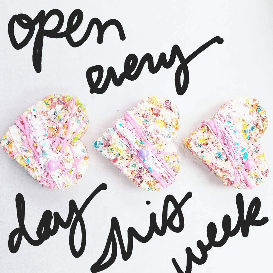 We are open every day this Week Monday, Tuesday & Wed til 6pm…see ya! 💖 Preorders:
💖www.belle-kitchen.com/shop
💖 405 430 5484
@bellekitchenokc #pastry #valentines #ValentinesDay #bemine #forever #visitokc #travelok #keepitlocalok #okcmoms #hearts #ricekrispytreats #sprinkles #delicious #beautiful 2