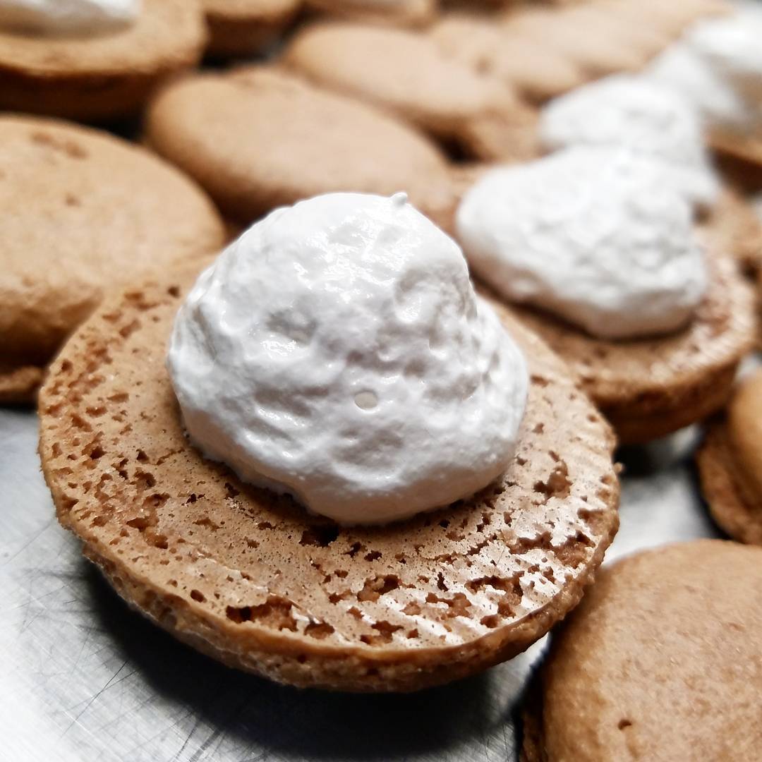 Hot Chocolate Macarons…these are a new flavor addition and a departure from a typical macaron.
🍵
Usually a macaron is filled with a buttercream…this macaron is filled with an in-house made marshmallow fluff…it is DELIGHTFUL.
🍵
Keep an eye out this week for a bunch of new seasonal creations and flavors!
🍵
@bellekitchenokc @bellekitchendd #macarons #macaron #chocolate #love #hotchocolate #marshmallow #okcweddingideas #okcwedding  #buzzfeedfood #zagat #pastry #food #foodie #foodporn #instafood #instagood #f52grams #okc #okcmoms #keepitlocalok #visitokc #Oklahoma #travelok #beautiful #bellekitchen