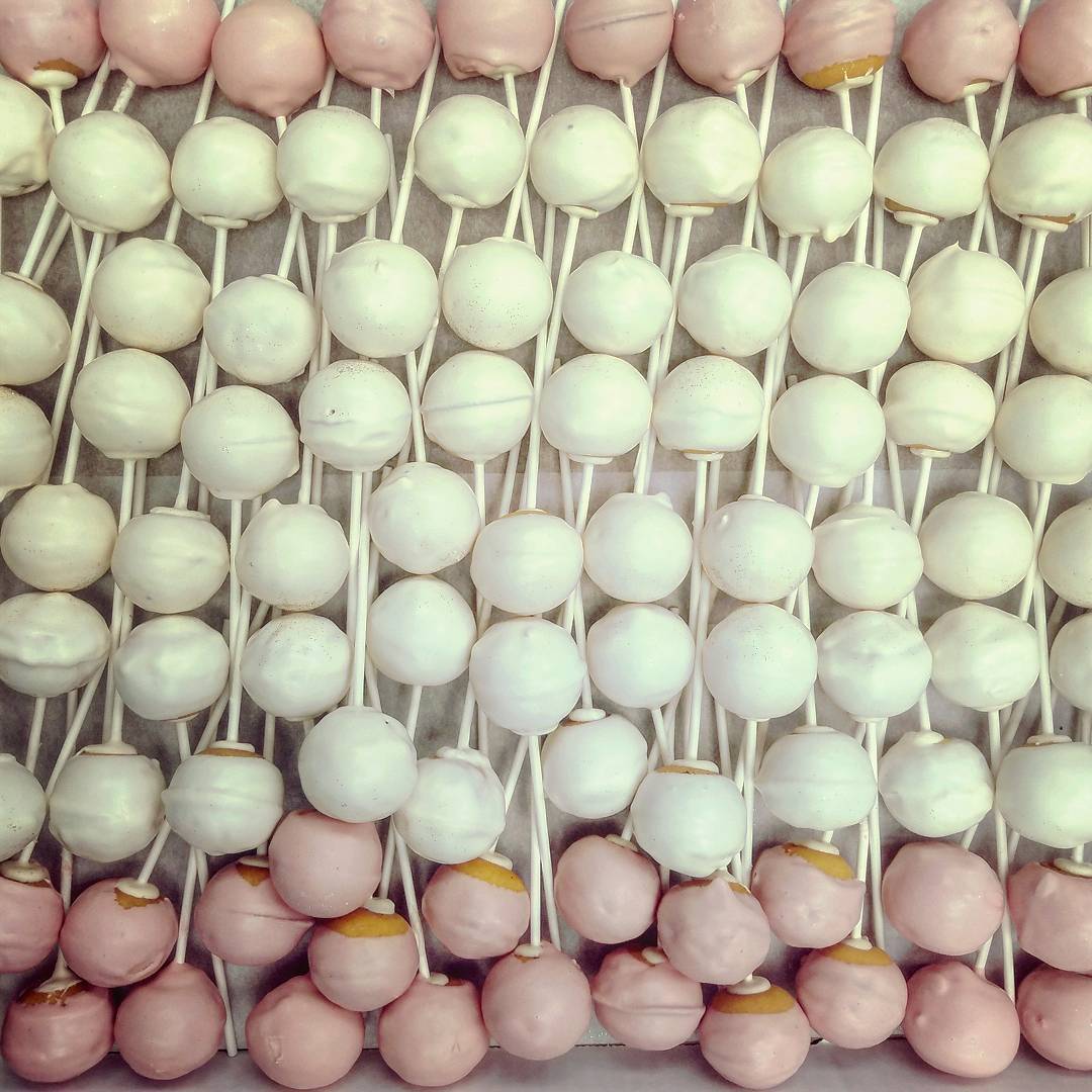 Today we had the best day…a 250 cake pop day!
🌸
A beautiful Wedding Ivory and Blush…so pretty!
🌸
@bellekitchenokc #pastry #cakepops #cakepop #blush #ivory #keepitlocalok #okcweddingideas #okcweddings #okcwedding #okcbride #foodie #food #foodpics #foodporn #dessert #yummy #instagood #instafood #zagat #f52grams #beautiful #f52grams #bellekitchen