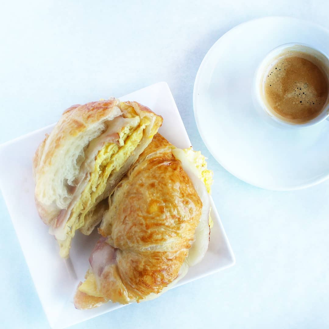 Breakfast. Flakey Fresh Egg & Cheese Croissant. Local Espresso.
😄
@bellekitchenokc #eats #croissant #buttery #ham #egg #eggs #cheese #warm #zagat #madetoorder #breakfast #brunch #food #foodie #foodporn #instafood #instagood #f52grams #cookingchannel #keepitlocalok #yummy #yes #beautiful #bellekitchen