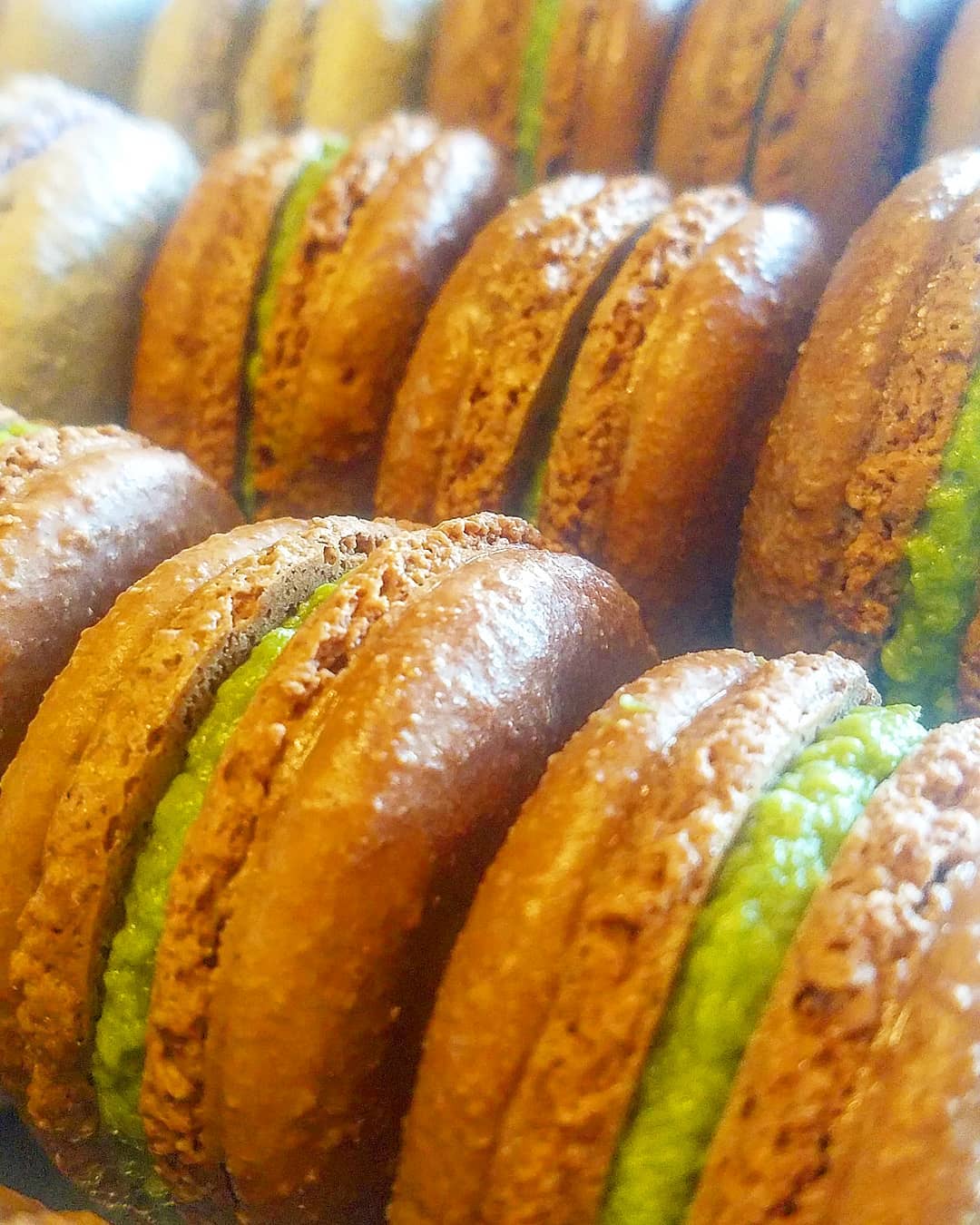 Chocolate Matcha. Superfood Macaron.
🐦
We thought we would pop this beauty in the case for St. Patrick’s day…
🐦
This Macaron is made with a beautiful natural Matcha green tea powder and has a wonderful nuttiness coupled with the added complexity of chocolate
🐦
This flavor is absolutely atypical for a macaron and borders almost on the savory
🐦
So come by and experience this beauty or order ahead at 405 430 5484
🐦
@bellekitchenokc #macaron #macarons #matcha #chocolate #food #foodie #foodporn #instafood #instagood #f52grams #okc #cookingchannel #keepitlocalok #yummy #yes #superfood #okcmoms #stpatricksday #beautiful #bellekitchen
