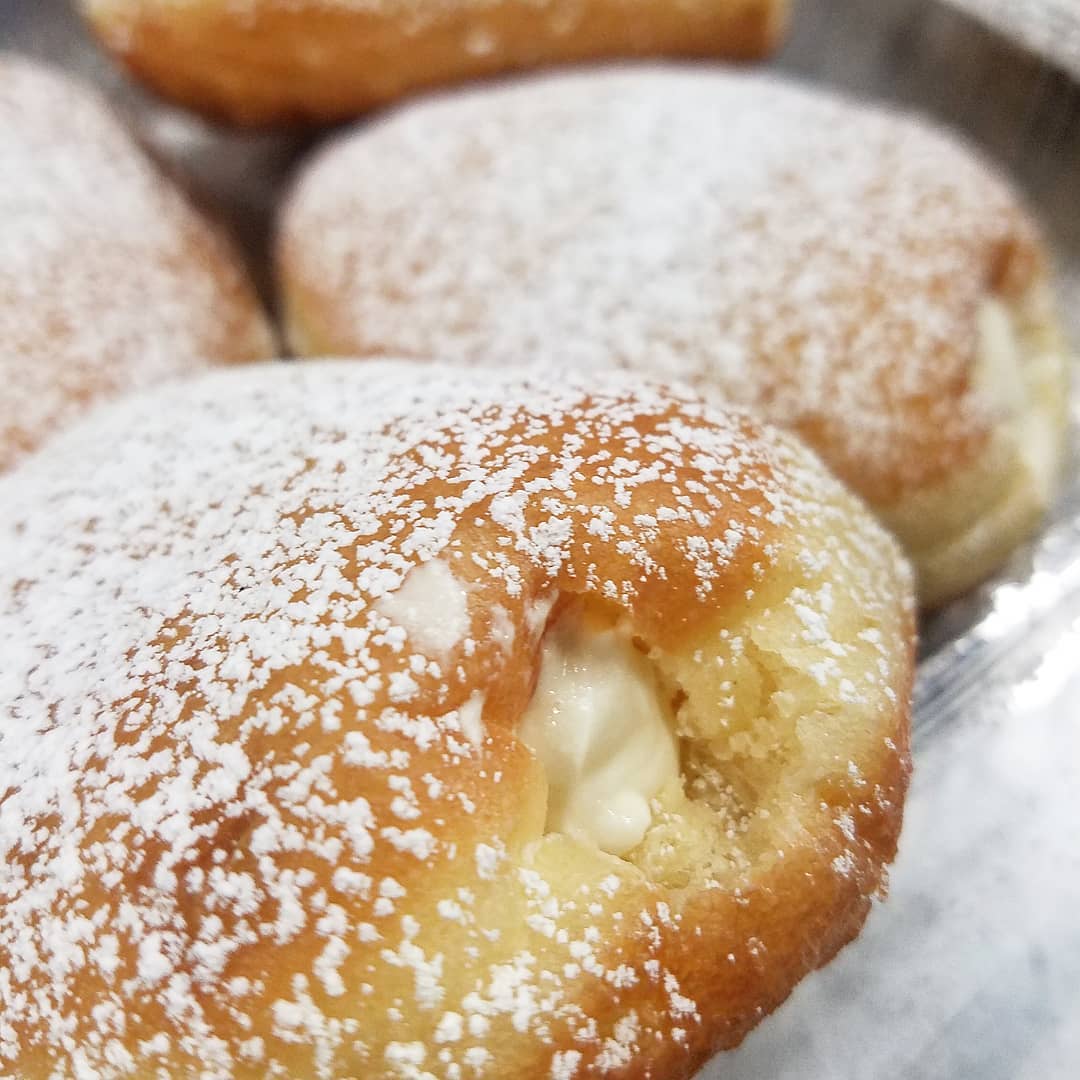 Belle Puff Bombs! Handfilled. Bavarian Cream. $1
😍👍😏👌😂👌😉👍🤗👍🙄👍😊👍
@bellekitchenokc #eats #cream #bavarian #doughnut #doughnuts #donut #donuts #okc #fresh #real #handmade #eeeeeats #f52grams #instafood #instagood #food #foodie #foodporn #foodpics #beautiful #bellekitchen