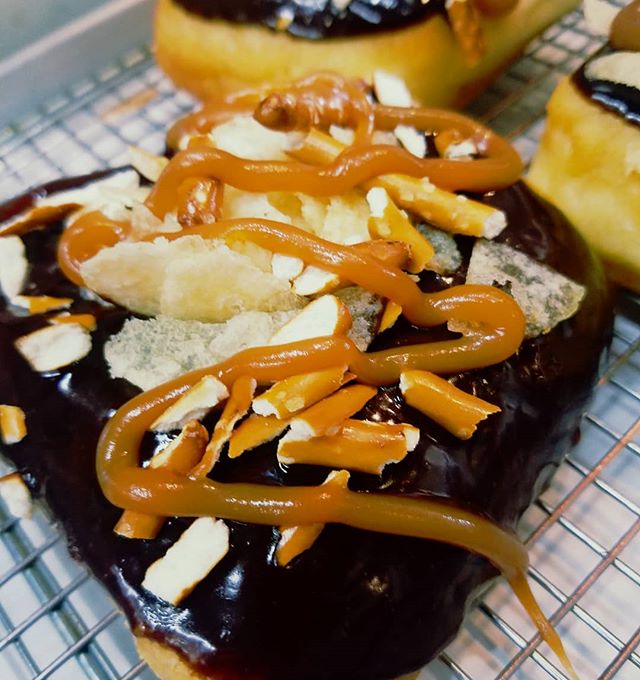 NEW. Sweet ‘N Salty.
@bellekitchenokc #doughnut #doughnuts #donut #donuts #okc #fresh #real #handmade #eeeeeats #f52grams #instafood #instagood #visitokc #keepitlocalok #yummy #chocolate #pretzels #caramel #beautiful #bellekitchen