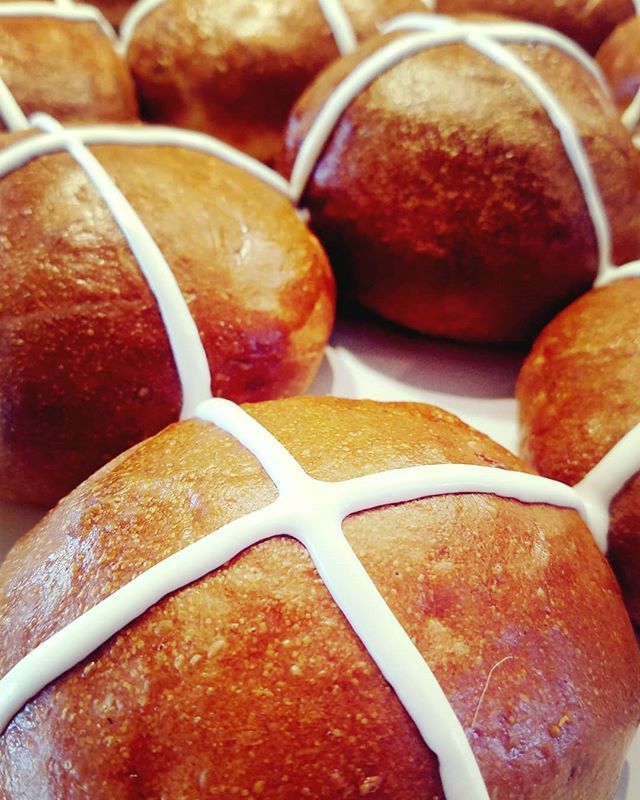 Hot Cross Buns. Handmade @ Belle. 🐇
By pre-order only. Sat & Sun pick-up. 🐇
405 430 5484
🐇
$2 for traditional 4″ Bun $1 for 2″ bun
🐇
@bellekitchenokc #Easter #hotcrossbuns #traditional #fresh #pastry #eats #food #foodie #foodporn #instafood #instagood #f52grams #cookingchannel #foodpics #yummy #yes #eeeeeats #cooking #beautiful #bellekitchen
