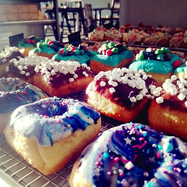 Good Morning Sunshine 🌞
🌼
@bellekitchenokc #doughnut #doughnuts #donut #donuts #okc #fresh #real #handmade #eeeeeats #f52grams #instafood #instagood #visitokc #travelok #yummy #travelok #galaxy #BIGOLIVE #square #beautiful #bellekitchen