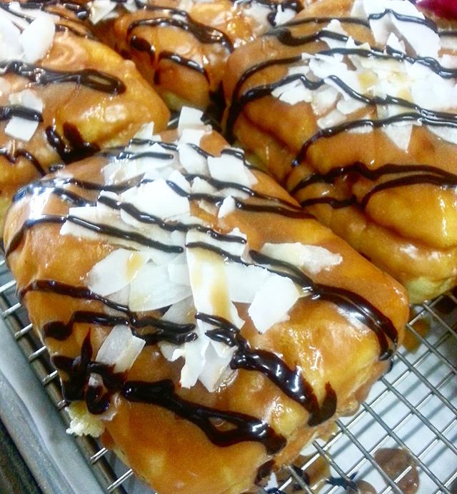 Chocolate. Coconut. Caramel. LOVE.
@bellekitchenokc #doughnuts #doughnut #donuts #donut #caramel #chocolate #coconut #instagood #instafood