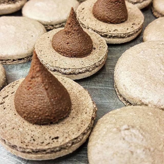 Dark Chocolate.
😊
This is one of our first and most popular flavors. We use a 1st quality dark Belgium chocolate ganache and allow the macarons to rest for 24 hours. This ensures that the filling infuses the cookie for that characteristic macaron “chew”.
😊
@bellekitchenokc #macaron #macarons #pastry #chocolate #dessert #french #food #foodie #foodporn #instafood #instagood #f52grams #zagat #cookingchannel #keepitlocalok #yummy #yes #visitokc #travelok #nom #beautiful #bellekitchen