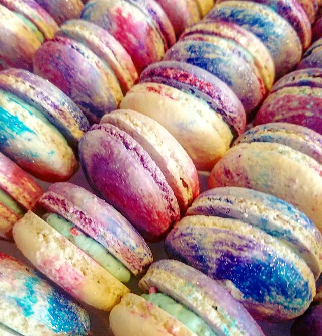 Macaron Monday!
🦄
Swirled and glittered.
🦄
@bellekitchenokc #macaron #macarons #rainbow #swirl #glitter #glittered #pink #unicorn #pretty #dessert #pastry #instafood #instagood #love #mio #food #foodie #foodporn #travelok #okcweddings #okcweddingideas #beautiful #bellekitchen